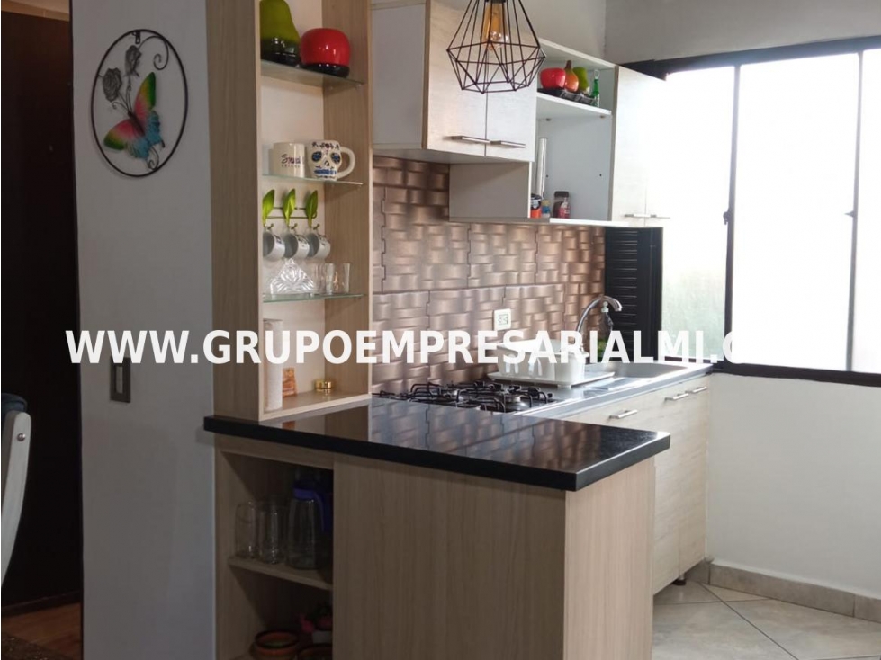 AGRADABLE APARTAMENTO EN VENTA - SECTOR CAMPO VALDES COD: 33300