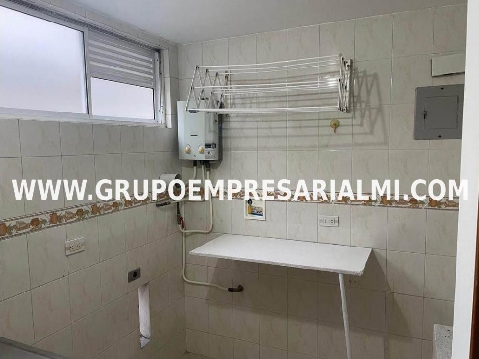AGRADABLE APARTAMENTO EN VENTA - SECTOR LAURELES COD: 33617 — foto 4