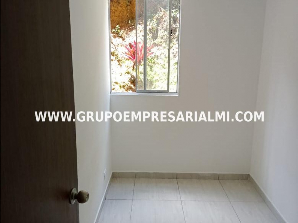 AGRADABLE APARTAMENTO EN VENTA - SECTOR LA AURORA COD: 33716 — foto 4