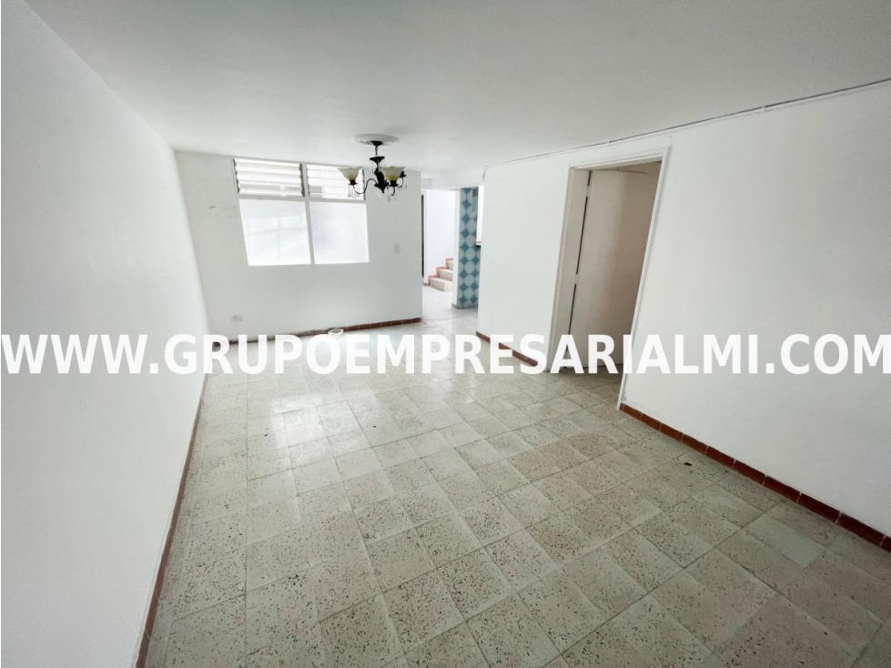 AGRADABLE CASA BIFAMILIAR EN ARRIENDO - SECTOR LA AMÉRICA COD: 31640