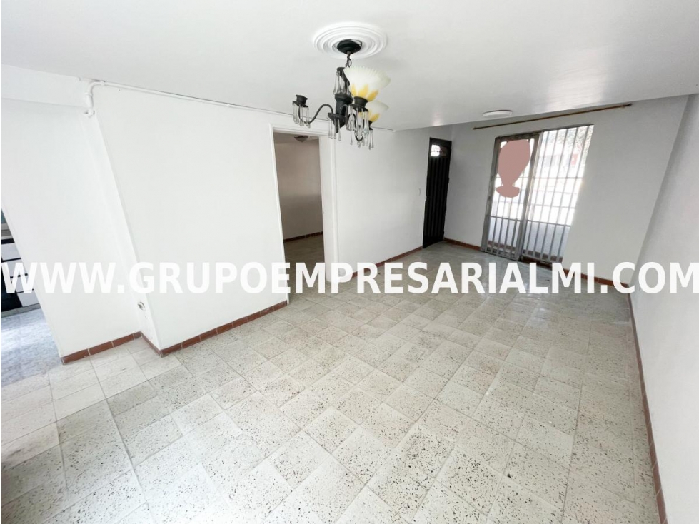 AGRADABLE CASA BIFAMILIAR EN ARRIENDO - SECTOR LA AMÉRICA COD: 31640 — foto 2