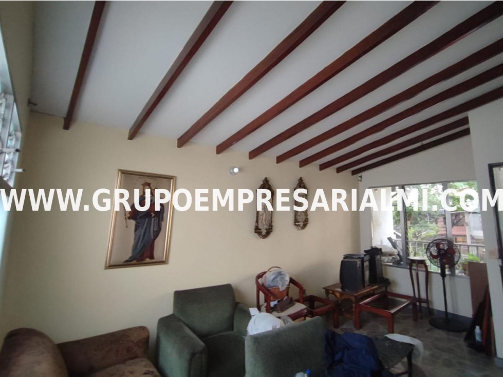 AGRADABLE CASA BIFAMILIAR EN VENTA - SECTOR LA PALMA, BELÉN COD: 33075