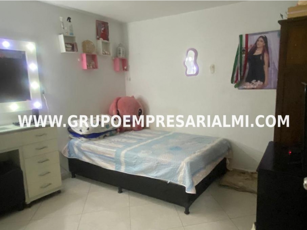 AGRADABLE CASA BIFAMILIAR EN VENTA - SECTOR CASTILLA COD: 33680 — foto 6