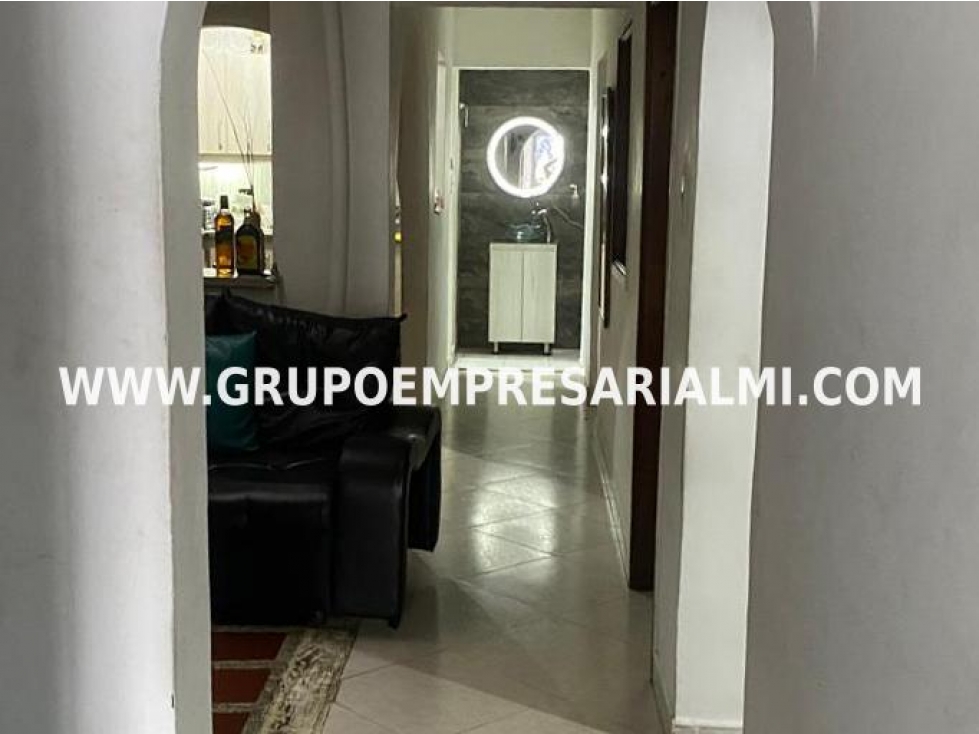 AGRADABLE CASA BIFAMILIAR EN VENTA - SECTOR CASTILLA COD: 33680 — foto 2