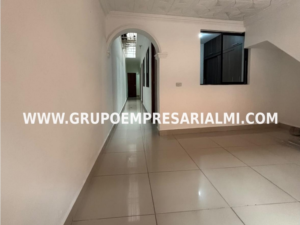 AGRADABLE CASA BIFAMILIAR EN VENTA - SECTOR VILLA PAULA COD: 33823