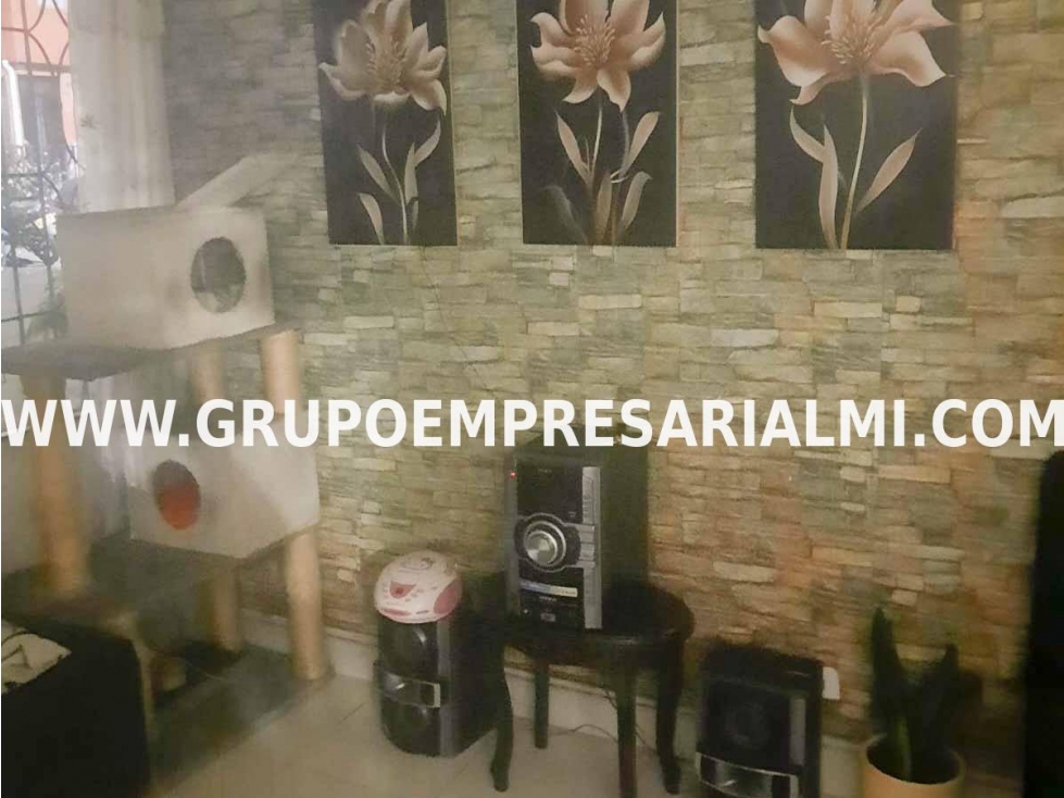 AGRADABLE CASA EN VENTA - SECTOR LA PAZ COD: 33178 — foto 2