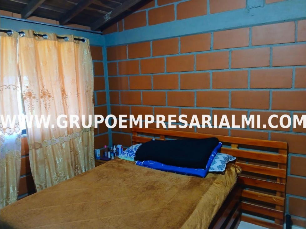 AGRADABLE CASA FINCA EN VENTA - SECTOR BARBOSA COD: 31566 - 6