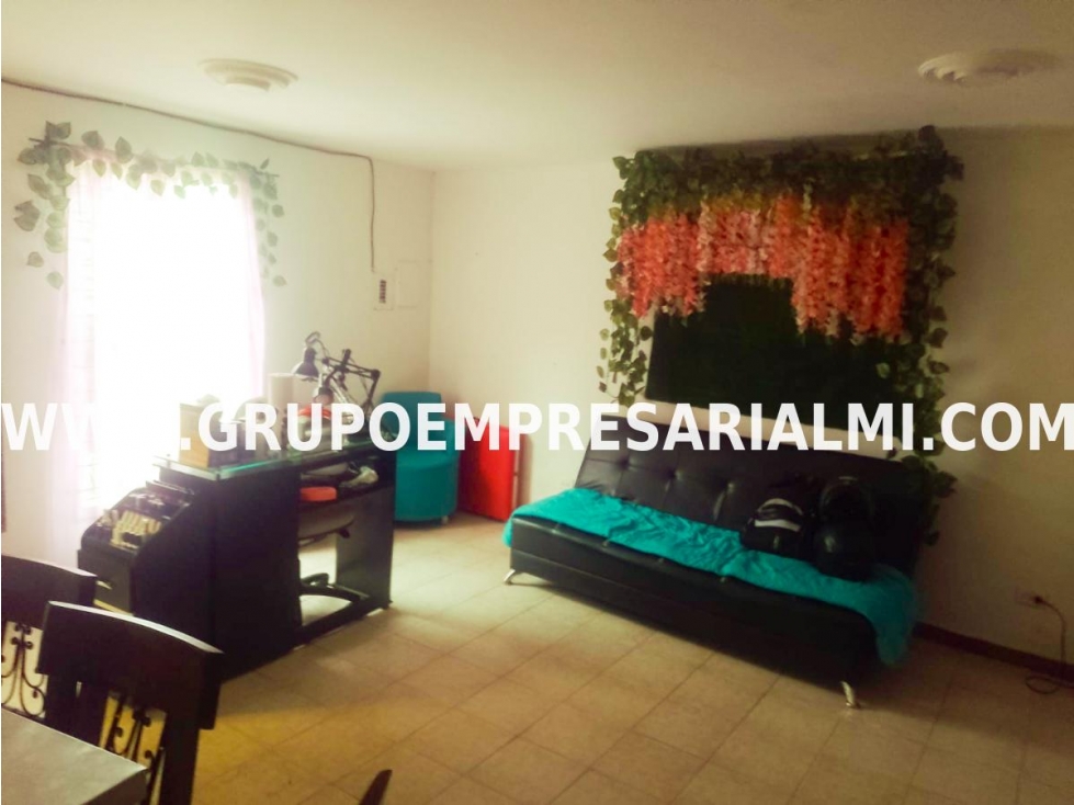 AGRADABLE CASA UNIFAMILIAR EN VENTA - SECTOR LA CAMPIÑA COD: 31480
