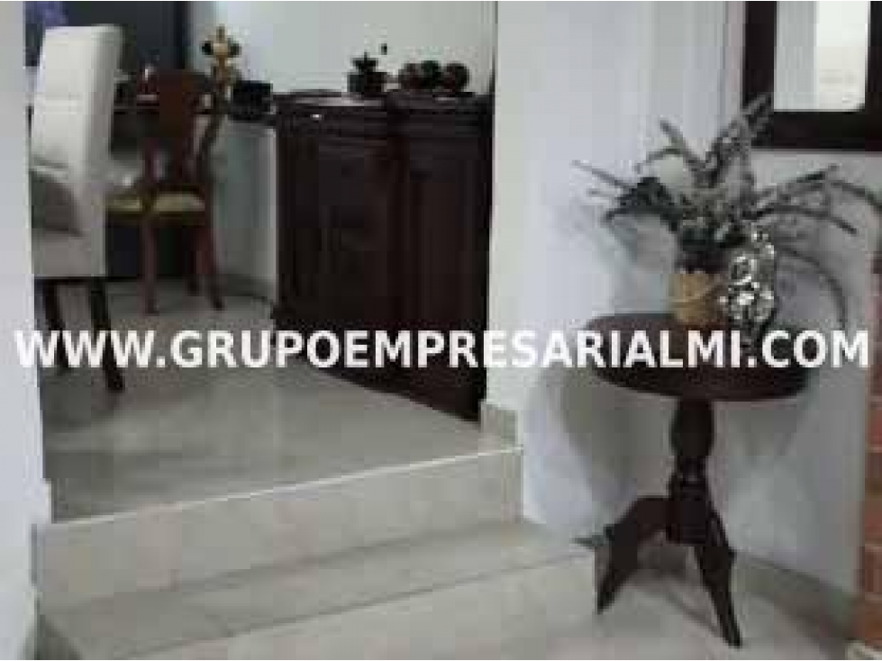 AGRADABLE CASA UNIFAMILIAR EN VENTA - SECTOR SANTA MÓNICA COD: 33172