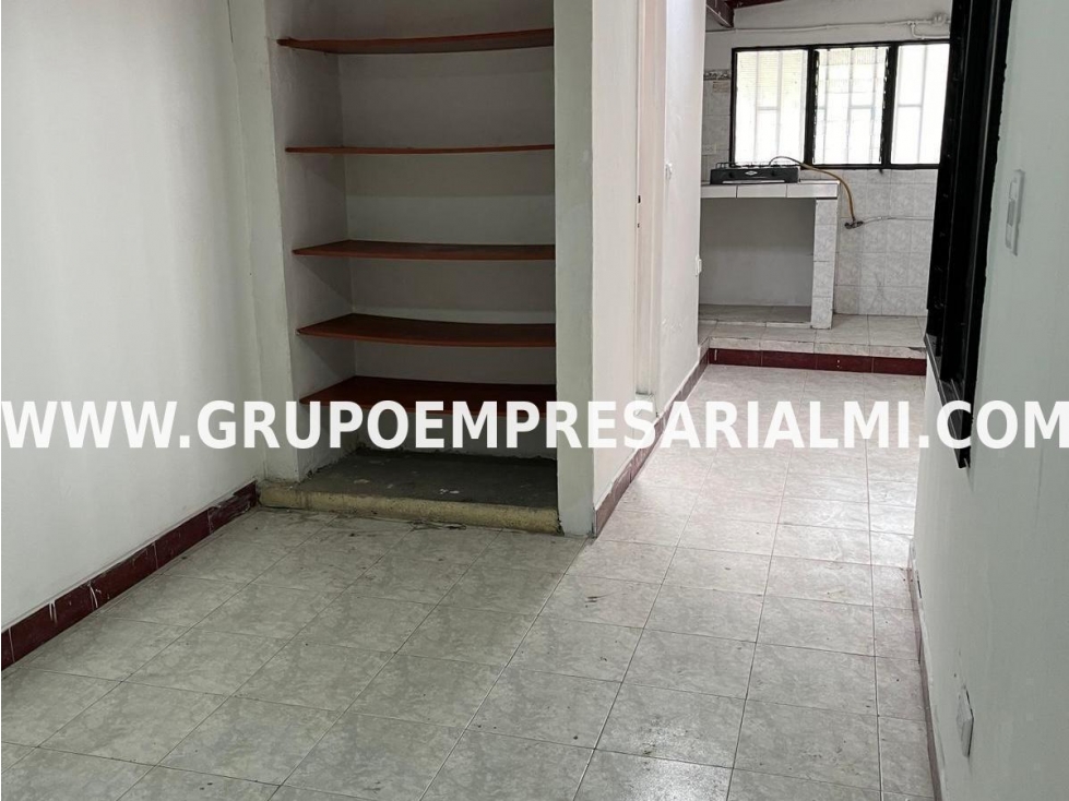 AGRADABLE EDIFICIO EN VENTA - SECTOR POBLADO DEL SUR COD: 33208 - 4
