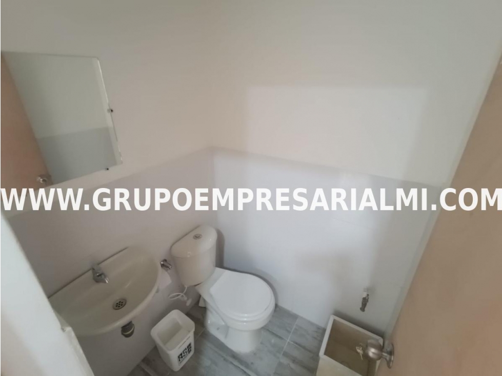 AGRADABLE LOCAL EN ARRIENDO - SECTOR ENTREAMIGOS COD: 33125 - 4
