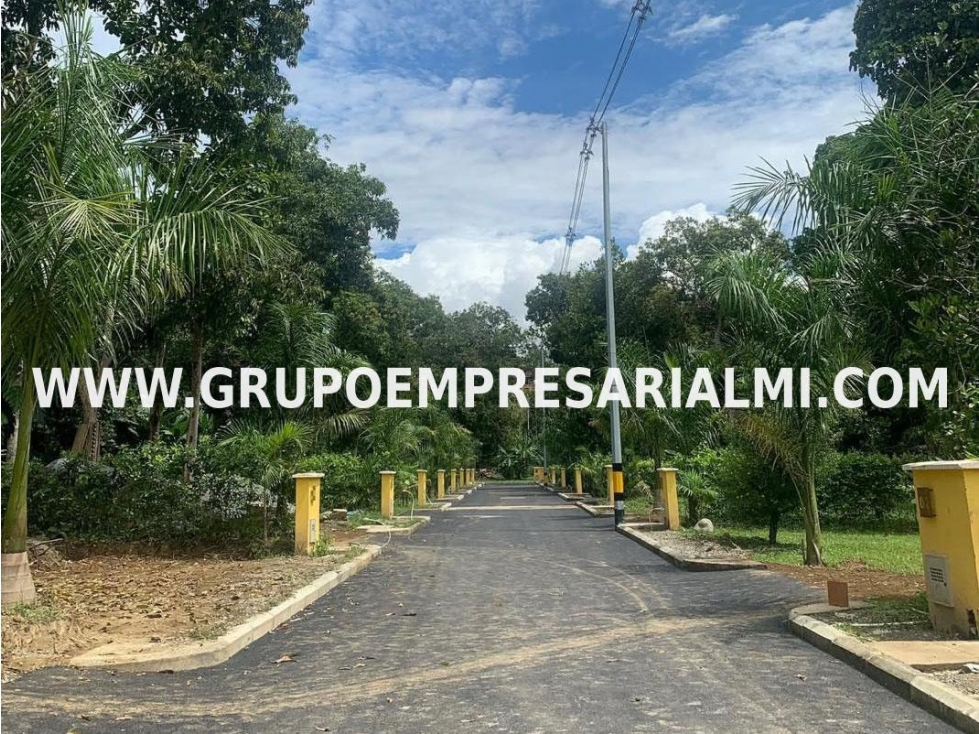 AGRADABLE LOTE EN VENTA - SECTOR SANTA LUCIA COD: 33879