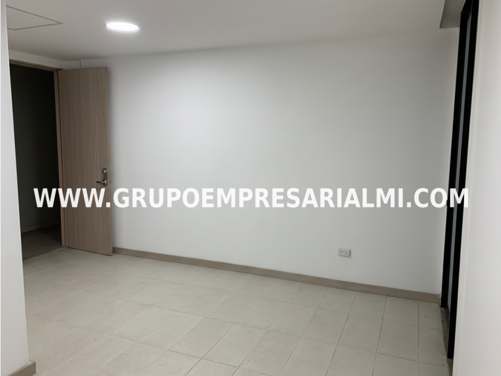 AGRADABLE OFICINA EN ARRIENDO - SECTOR FLORESTA COD: 33558 - 4