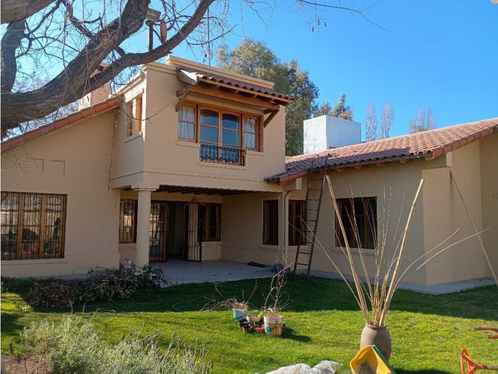 Alquilamos excepcional casa con pileta en Chacras de Coria. - 4