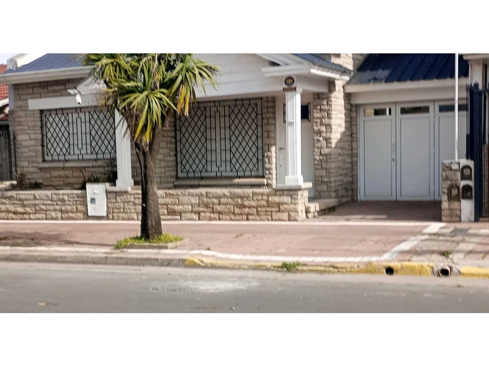 ALQUILER 24 MESES CHALET 4 AMBIENTES CON GARAGE Y PATIO EN LA PERLA !! - 2