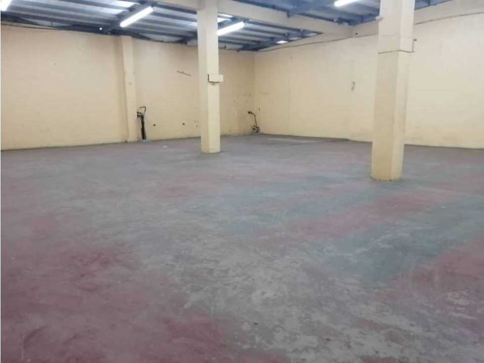 ALQUILER AMPLIA BODEGA EN ZONA LIBRE COLON - 2