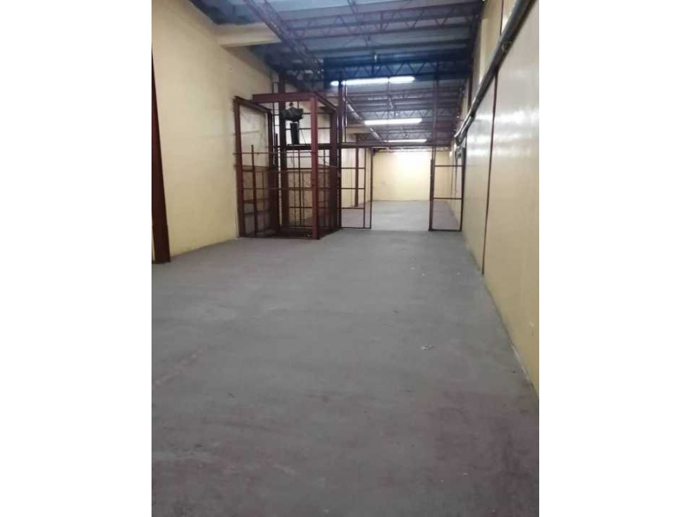 ALQUILER AMPLIA BODEGA EN ZONA LIBRE COLON - 3