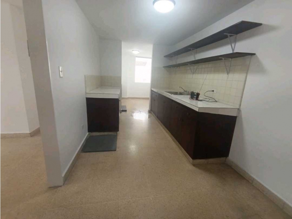 ALQUILER APARTAMENTO, AMPLIO CON BALCON EN ELCANGREJO VACIO LT.