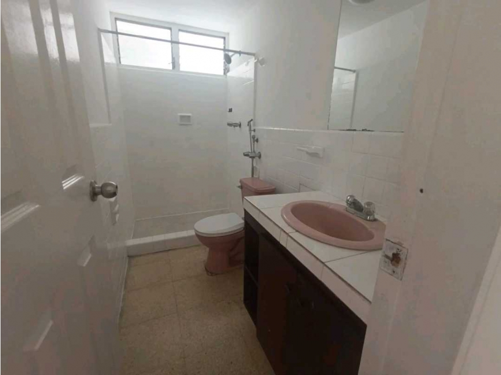 ALQUILER APARTAMENTO, AMPLIO CON BALCON EN ELCANGREJO VACIO LT. — foto 4