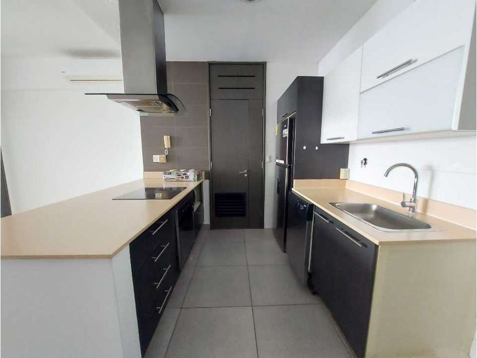ALQUILER APARTAMENTO AV. BALBOA PH ELEMENT TOWER 2 REC 2 BAÑOS — foto 2