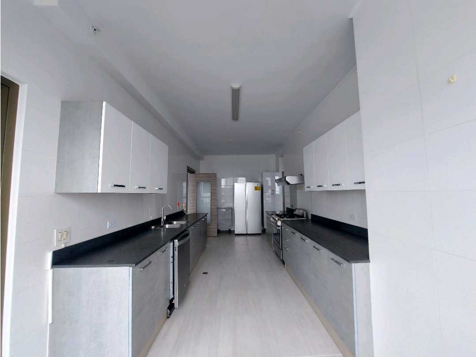 ALQUILER APARTAMENTO COSTA DEL ESTE 238MTS2 SEMIAMOBLADO