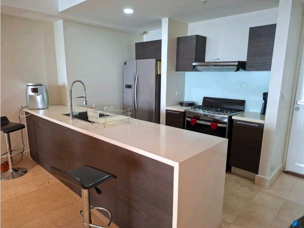 ALQUILER APARTAMENTO FULL AMOBLADO EN AVE. BALBOA VISTA AL MAR PH YOO — foto 2