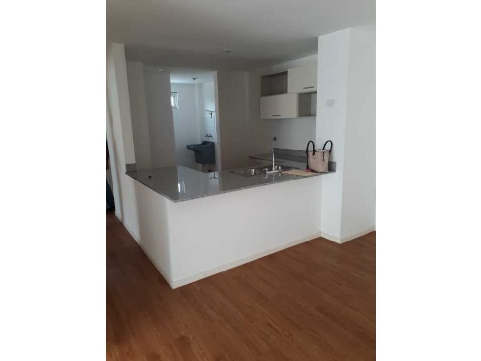 ALQUILER APARTAMENTO LAS ACACIAS