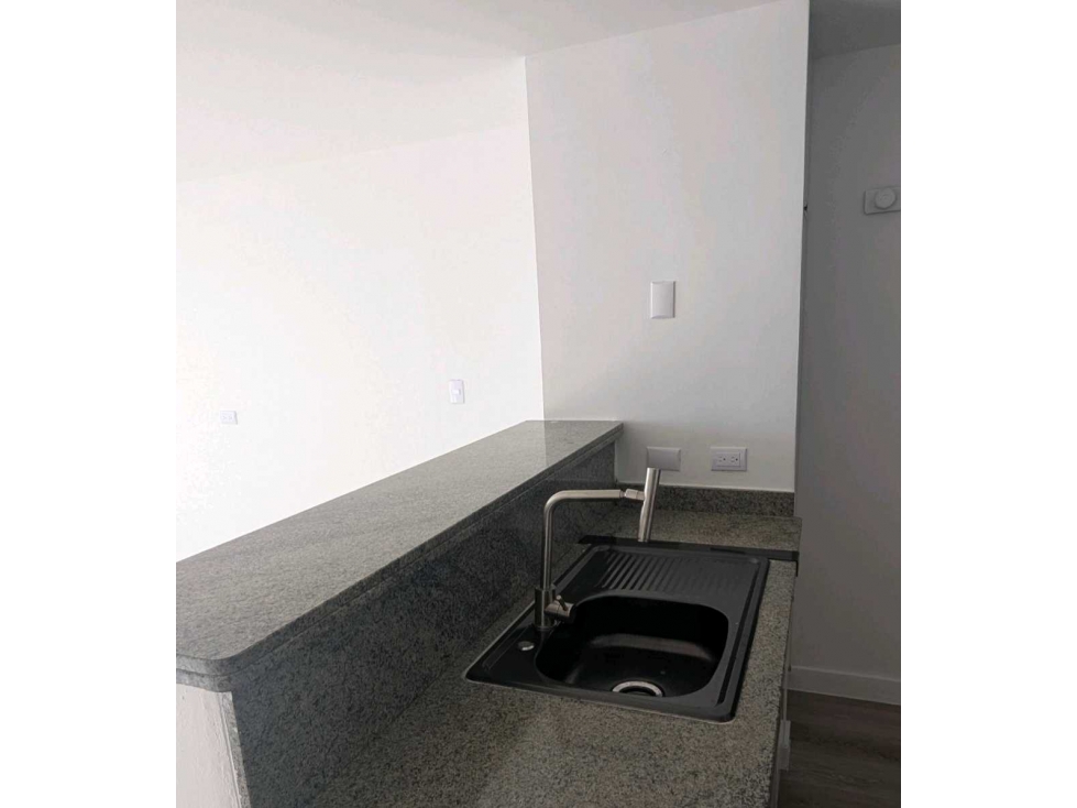 ALQUILER APARTAMENTO REMODELADO CINTA COSTERA — foto 5