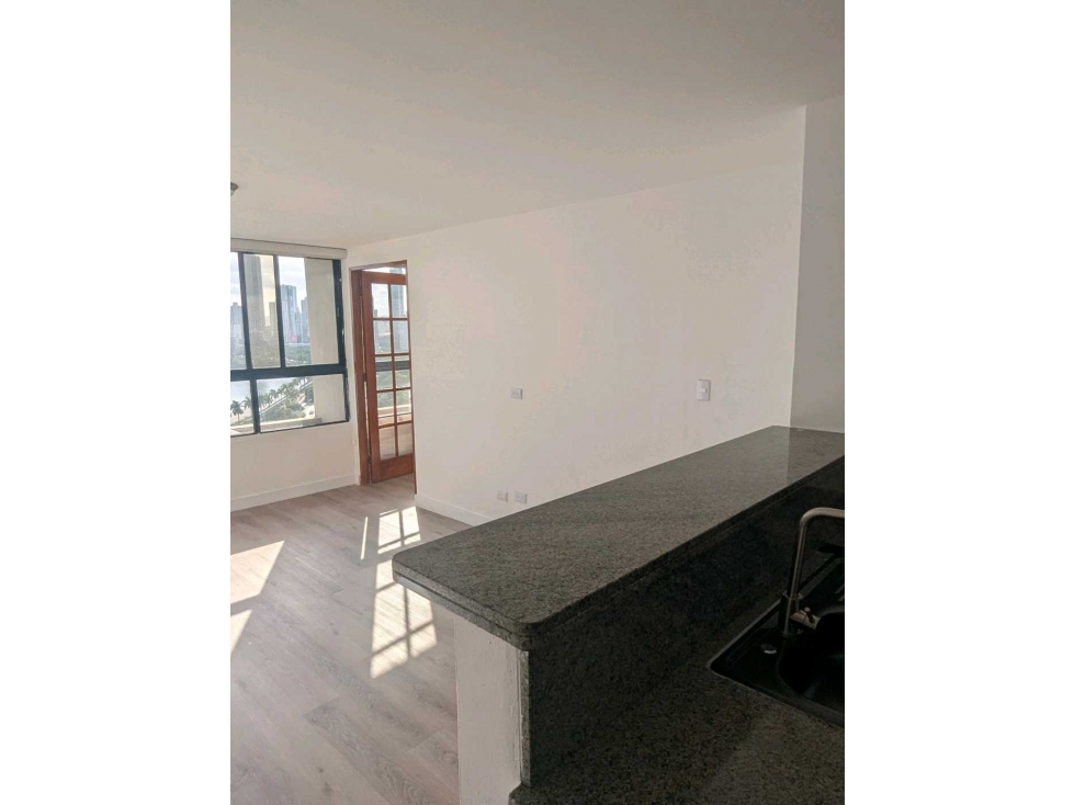 ALQUILER APARTAMENTO REMODELADO CINTA COSTERA — foto 6
