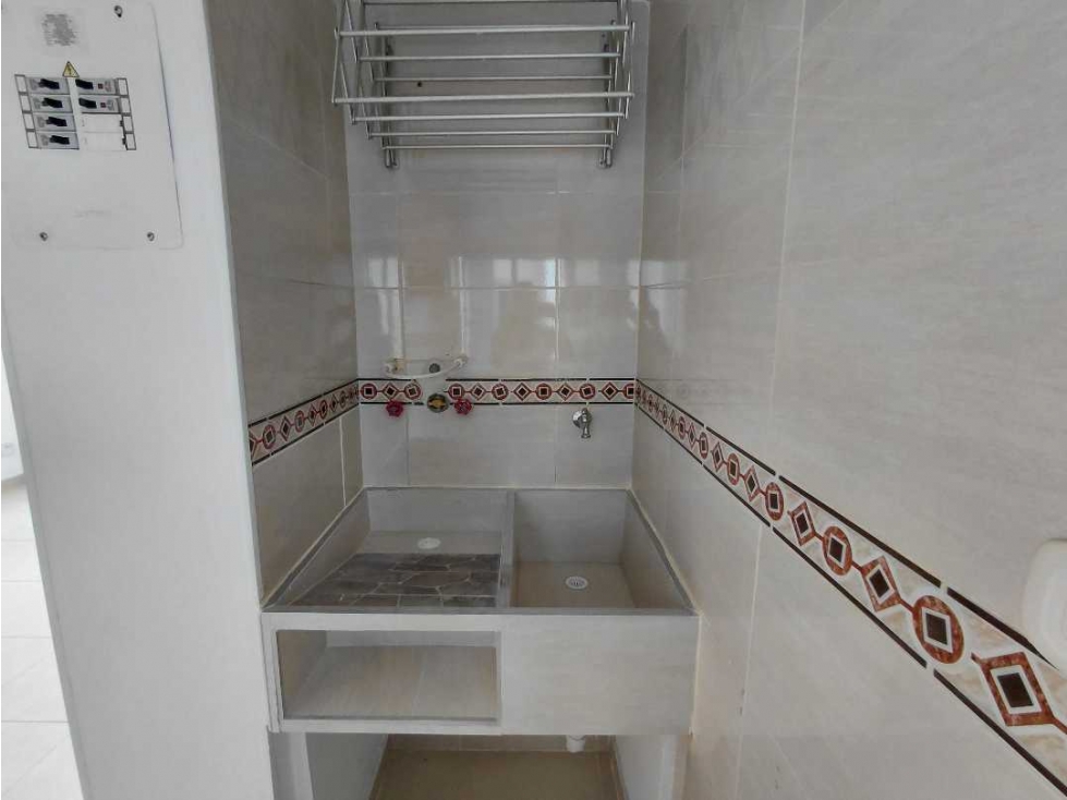 ALQUILER APARTAMENTO 7mo PISO VALLE DEL LILI — foto 2