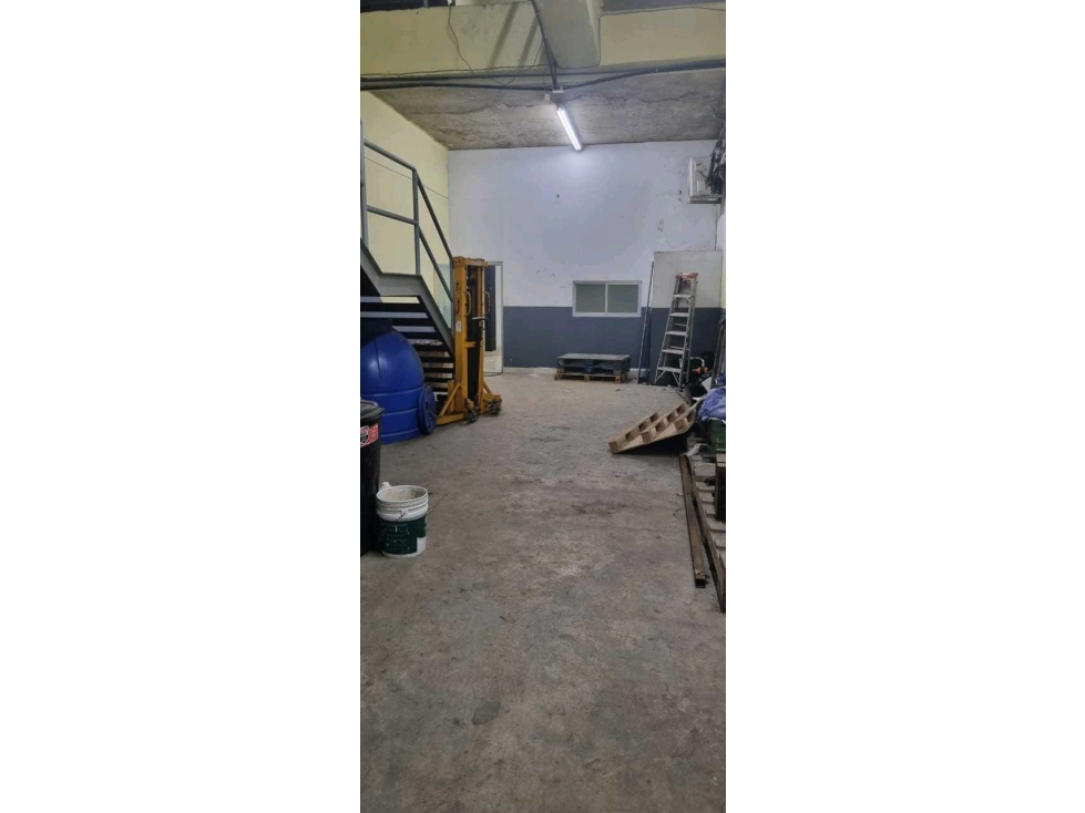 ALQUILER BODEGA 1000M2 RAMPA 1 CONTENEDOR OFICINA AMPLIA VV — foto 4