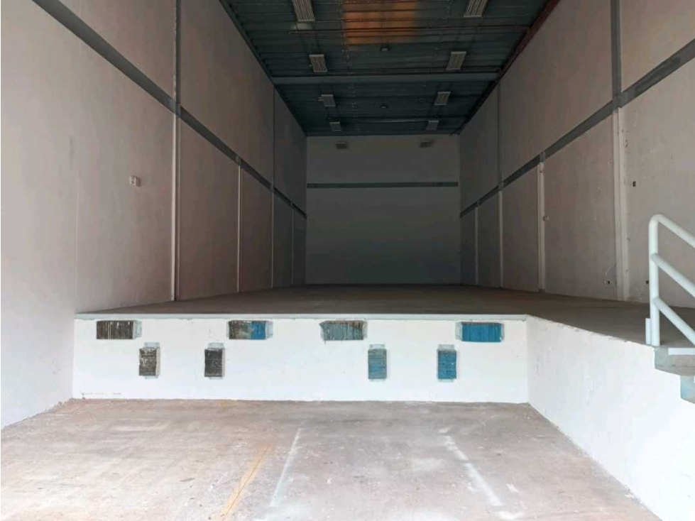 ALQUILER BODEGA 286.50m2 DON BOSCO SEGURIDAD 24HRS VV