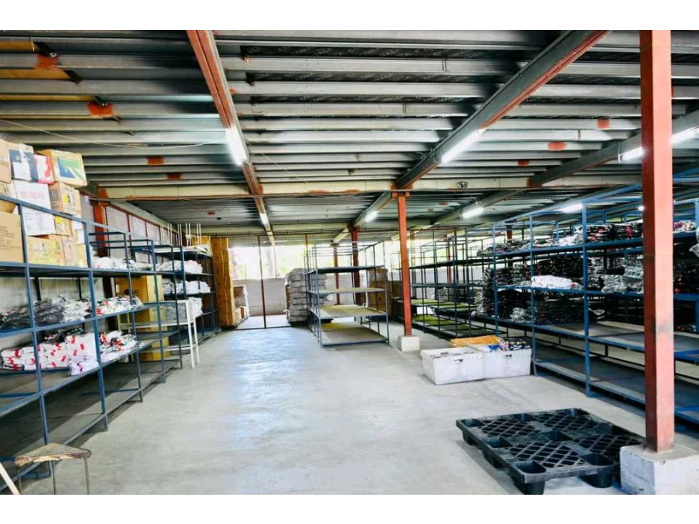 ALQUILER BODEGA 700M2 UBICACIÓN CÉNTRICA VV - 6