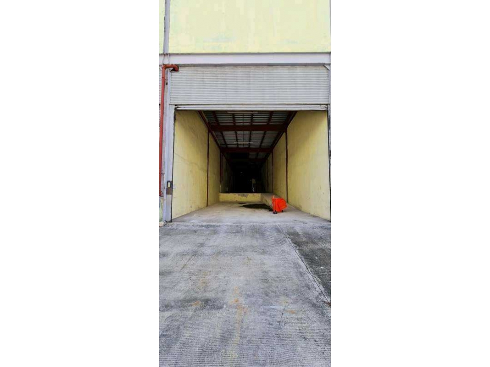 ALQUILER BODEGA COCO SOLITO 1350m2 4,500 - 2