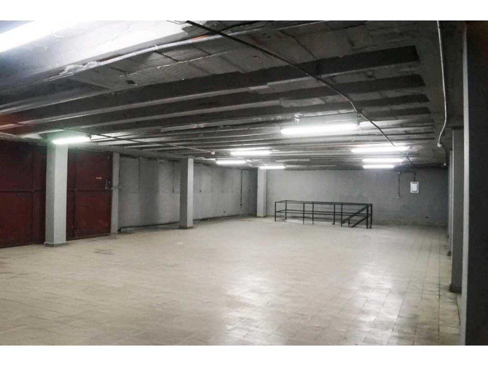 ALQUILER BODEGA COMERCIAL CALIDONIA PLANTA BAJA 322M2 - 4
