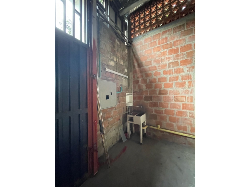 ALQUILER BODEGA CON MEZANINE BARRIO POPULAR CALI NORTE (VT) — foto 3