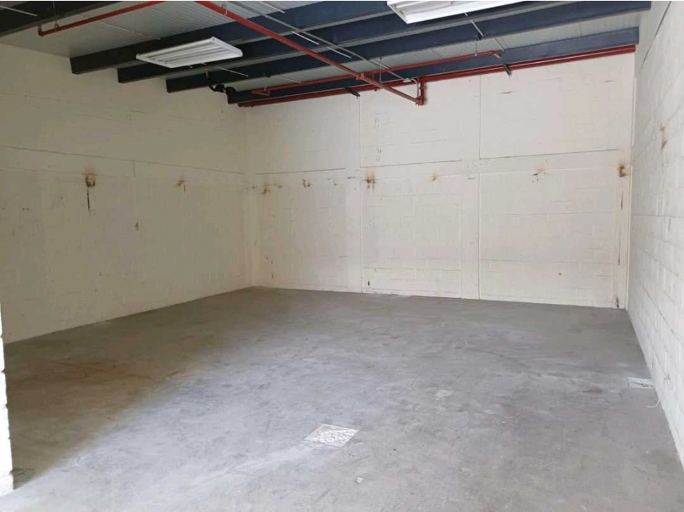 ALQUILER BODEGA CON OFICINA 100m2 - 3