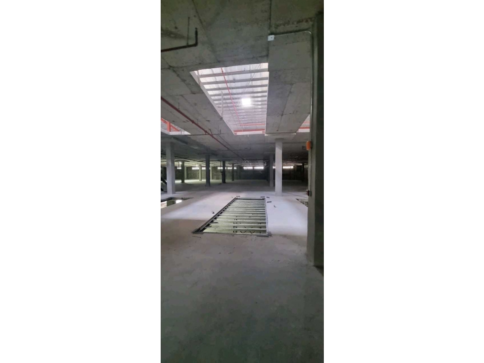 ALQUILER BODEGA TOTALMENTE NUEVA FRANCE FIELD 5800M2 VV — foto 3