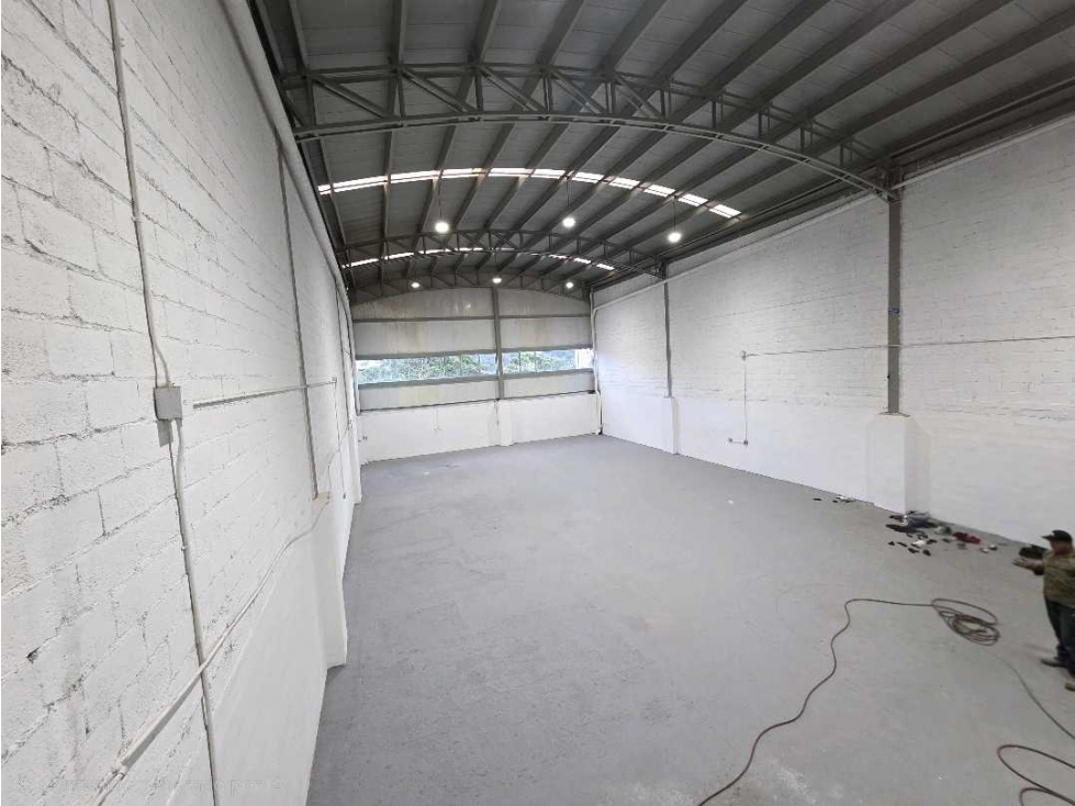 Alquiler BODEGA Variante Caldas 405 m2 - 2