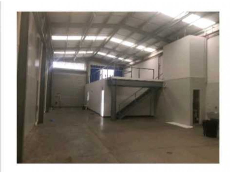 ALQUILER BODEGAS+MEZANINNE 642M2 CINCUENTENARIO - 2