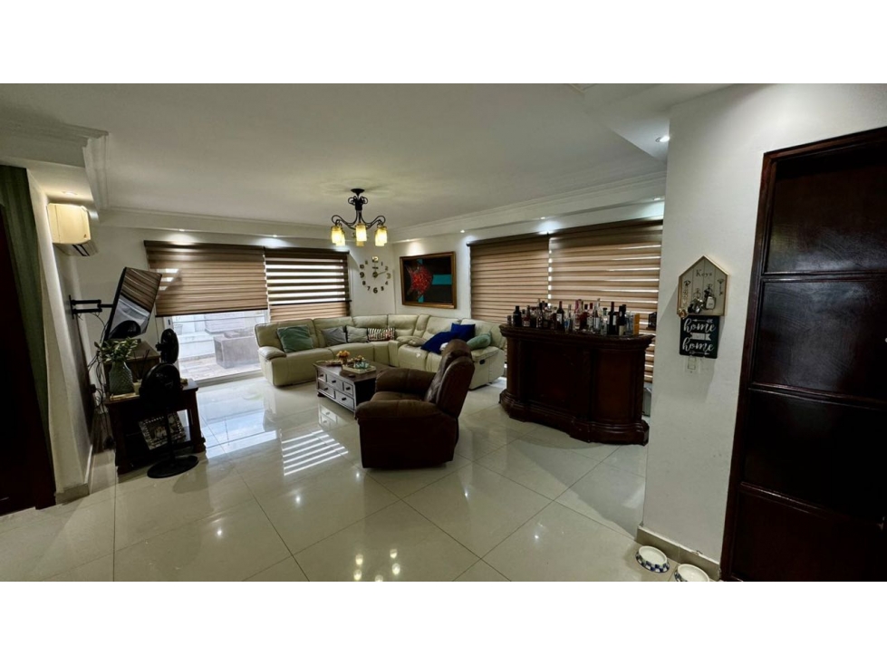 VENTA DE CASA DUPLEX CON BALCON EN ZONA EXCLUSIVA ALTOS DEL GOLF