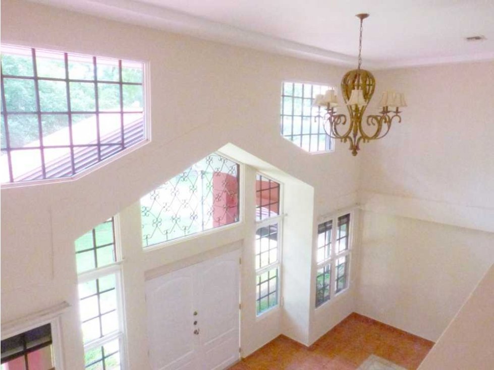 ALQUILER CASA CLAYTON