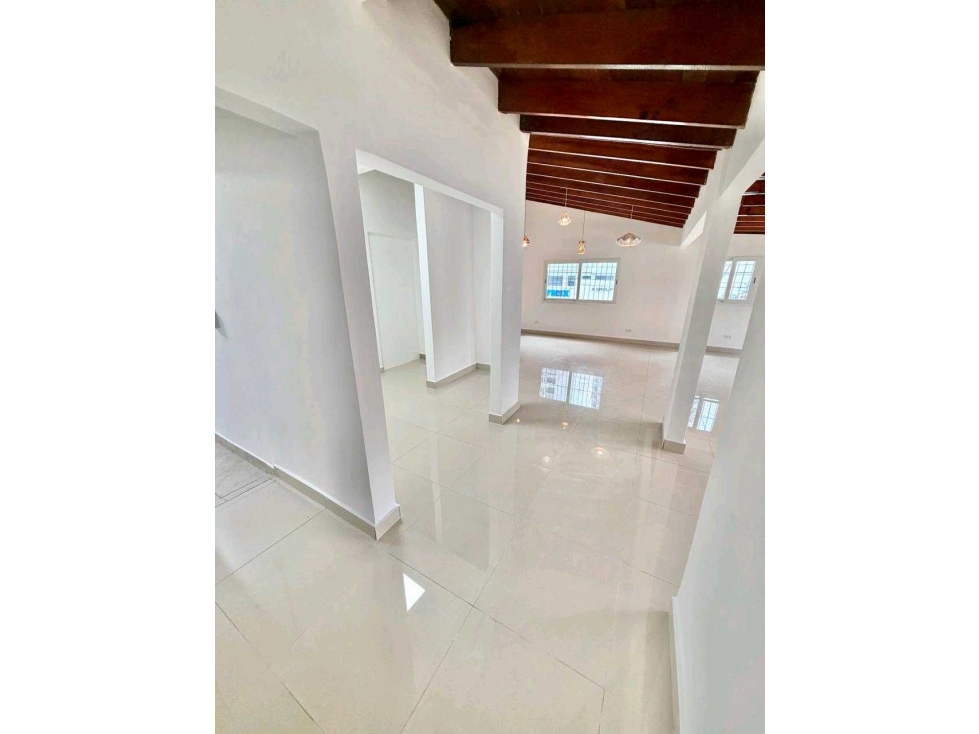 ALQUILER CASA COMERCIAL CERCA A MULTIPLAZA LT. - 5