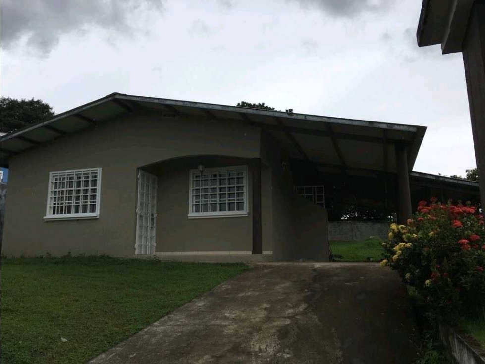 ALQUILER CASA EN DAVID. DETRAS DEL MALL. COMPLETAMENTE CERCADA