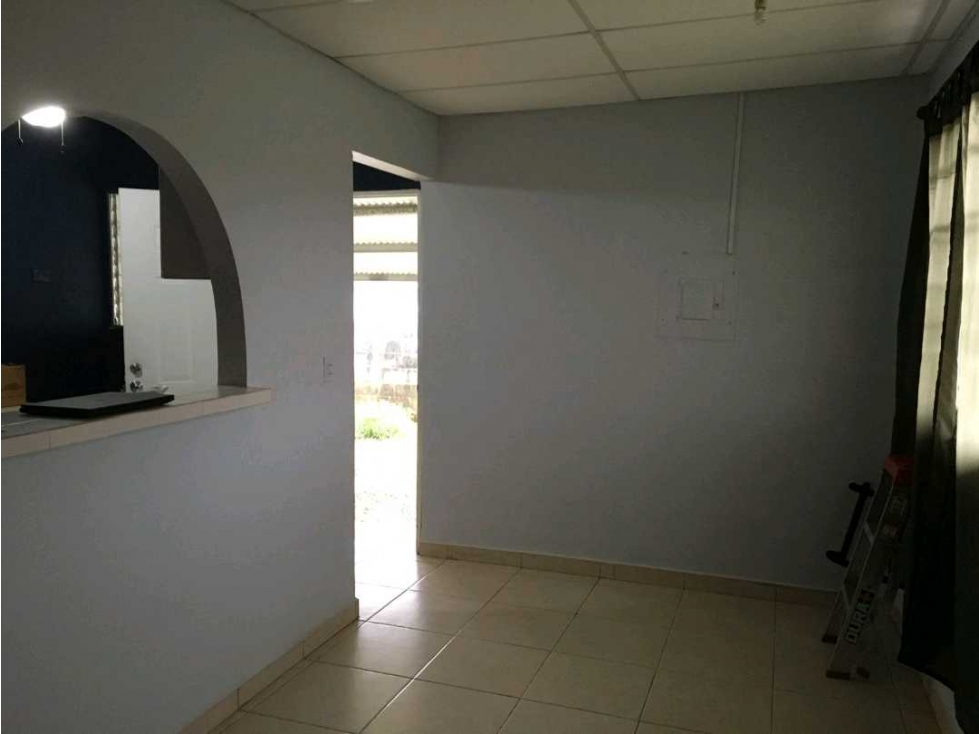 ALQUILER CASA EN DAVID. DETRAS DEL MALL. COMPLETAMENTE CERCADA — foto 2