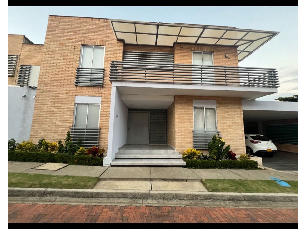 Alquiler casa en Pance en condominio cali