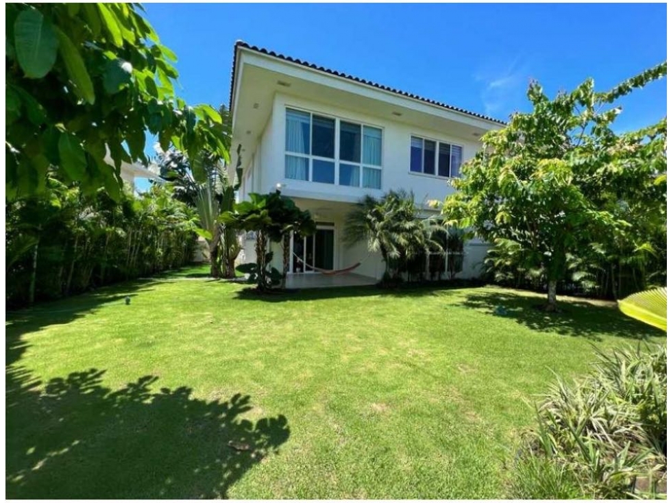 ALQUILER CASA EN SANTA MARIA FRENTE A LAGO THE GROVE MODELO B - 2