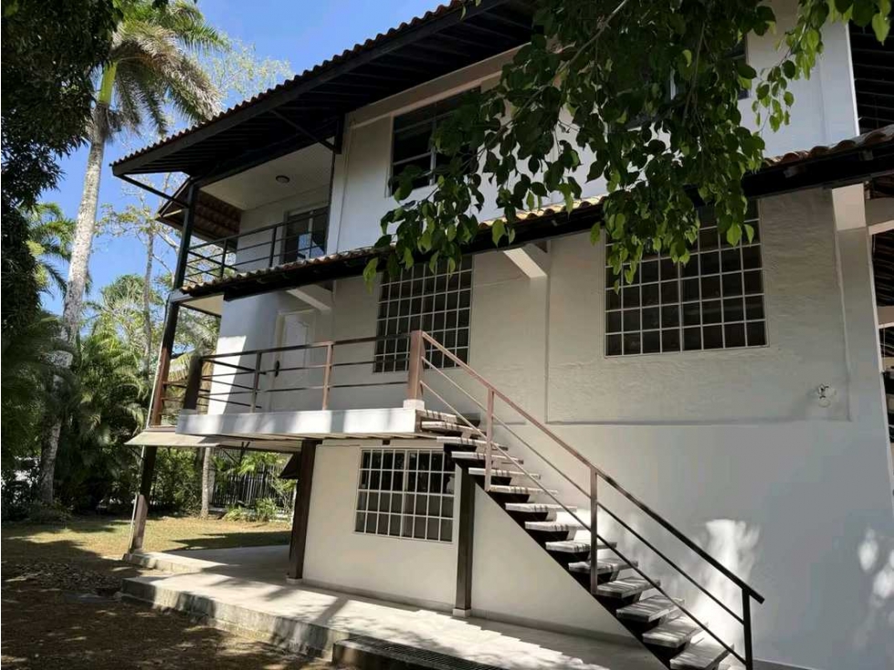 VENTA CASA FAMILIAR 390MT2 ./FAMILY HOUSE DE 3 NIVELES EN CLAYTON LT. — foto 2