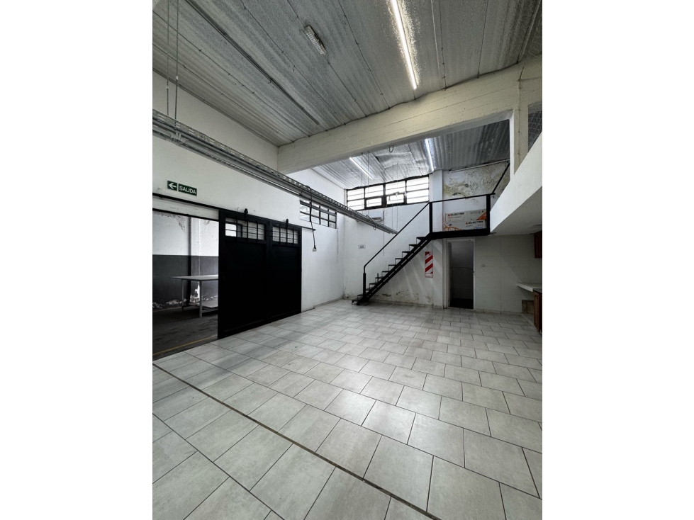 ALQUILER COMERCIAL DE 2 GALPONES + DEPOSITO. ENTRADA DE CAMIONES. - 3