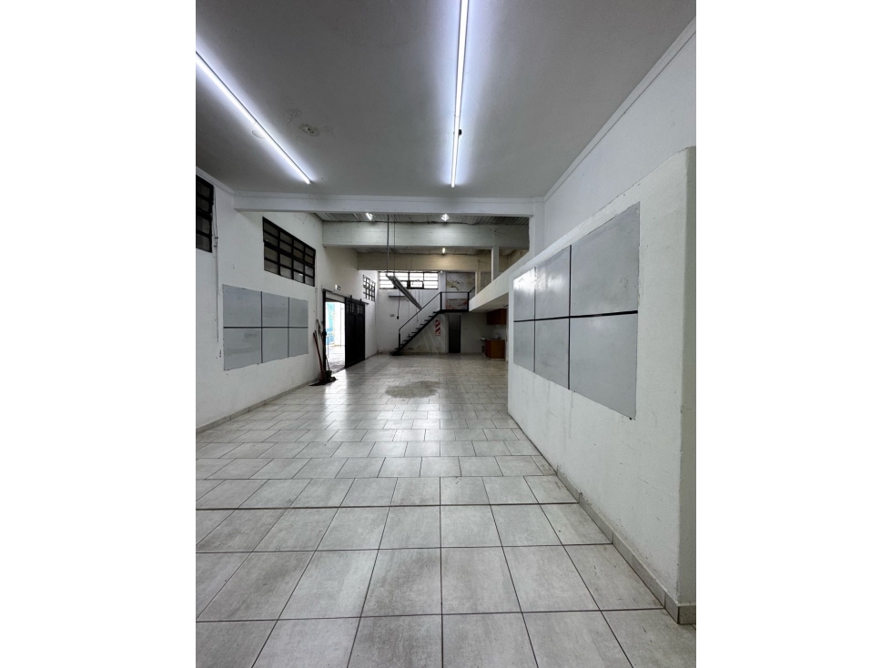 ALQUILER COMERCIAL DE 2 GALPONES + DEPOSITO. ENTRADA DE CAMIONES. - 4
